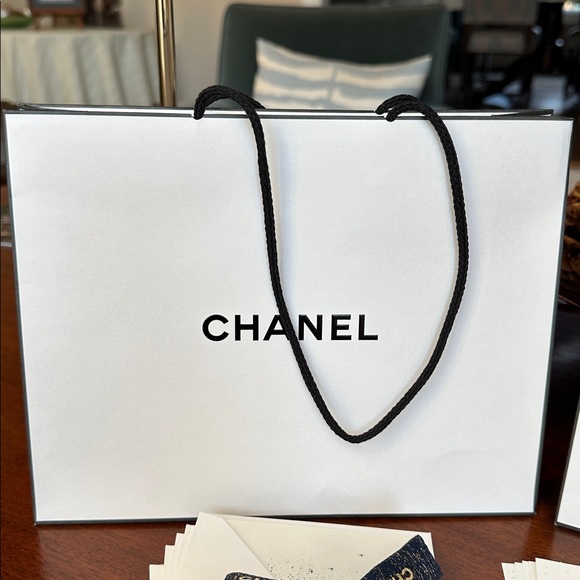 New CHANEL 17 piece Bundle - Picture 17 of 17
